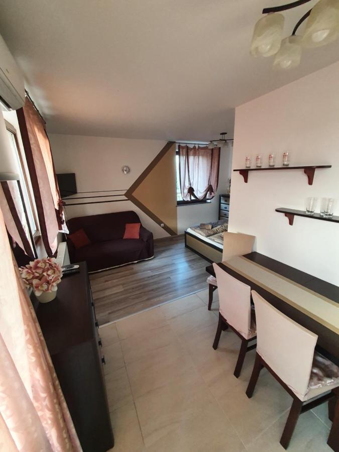 Krisi Apartman ハイデゥソボスロー エクステリア 写真